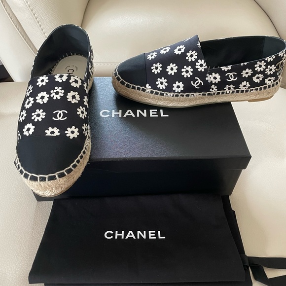❌SOLD❌Authentic New Chanel Espadrilles - Picture 2 of 8